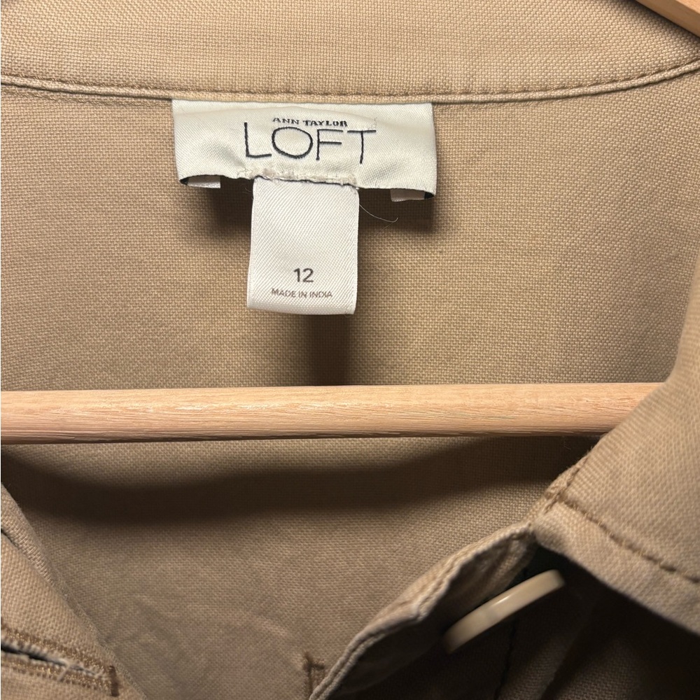 LOFT Tan Safari Style Feminine Utility Jacket with Cinched Waist Detailing 12 - Picture 3 of 7